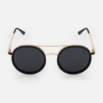 نظارة شمسية دائرية بعدسات سوداء وإطار ذهبي